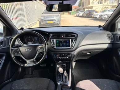 יונדאי I20 2021 בצבע שנהב לבן – תמונה 5