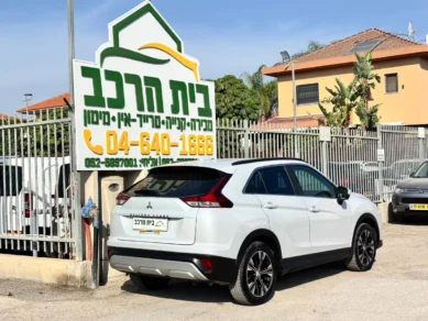 מיצובישי אקליפס קרוס 2023 בצבע שנהב לבן – תמונה 3